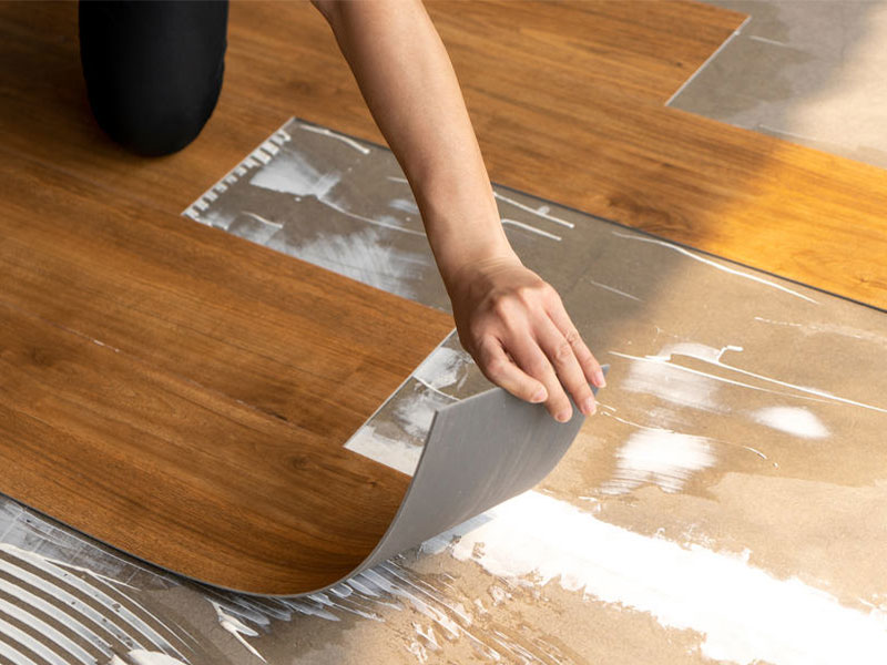 Floating vs. Glue-Down Vinyl: Which Lasts Longer in Dubai? Floating vs. Glue-Down Vinyl: Which Lasts Longer in Dubai?